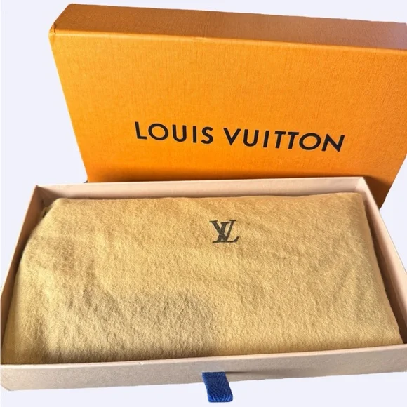 Louis Vuitton Sarah Wallet in Amarante Vernis Leather – Full Inclusion - Picture 11 of 11